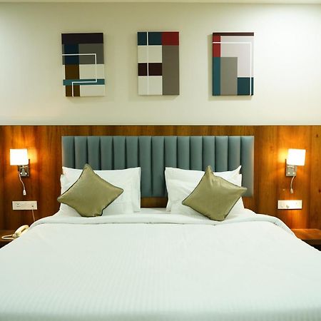 Hotel Pasupala Inn Anantapur Eksteriør billede