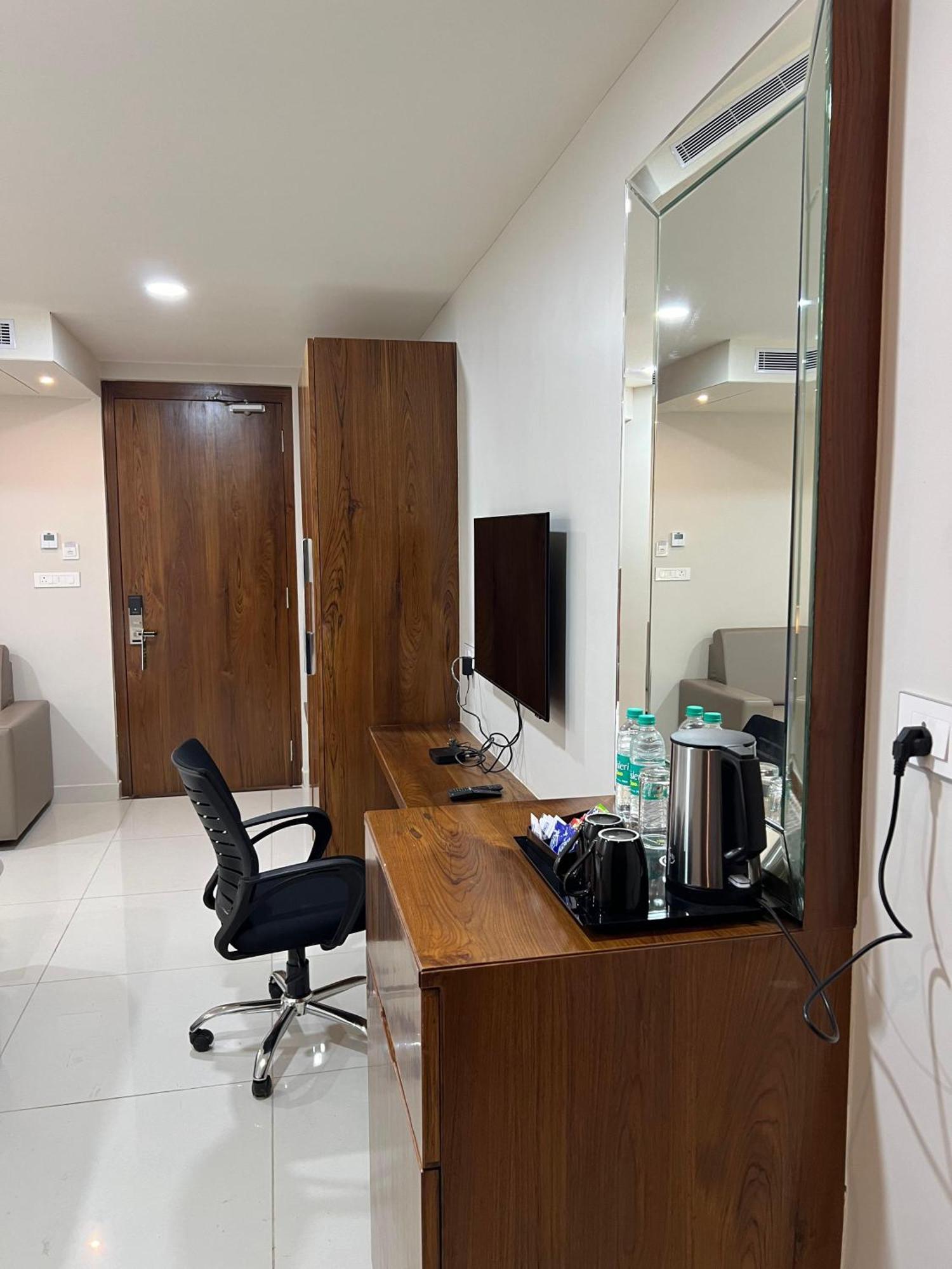 Hotel Pasupala Inn Anantapur Eksteriør billede